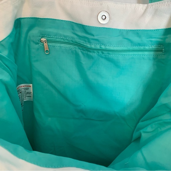 NWT. Disney Aloha Sunny Day Duffy & Friends bag, sea foam green accents … - Picture 8 of 11